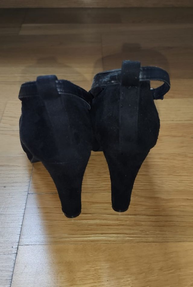 SCARPE NERE IN PELLE SCAMOSCIATA