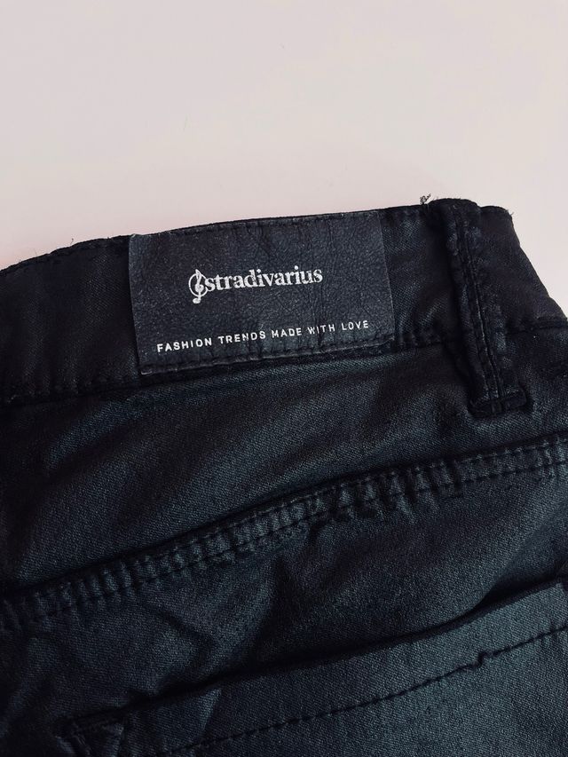 Pantalones cuero Stradivarius