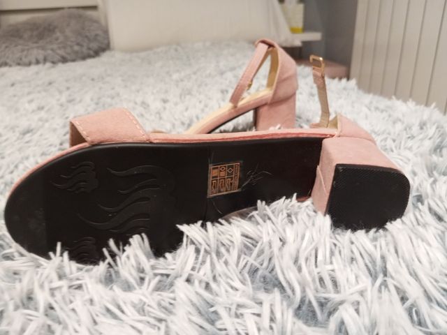 SANDALI CON TACCO T:38