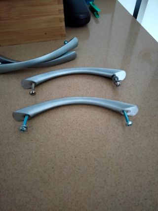 Tirador armario 5x15€