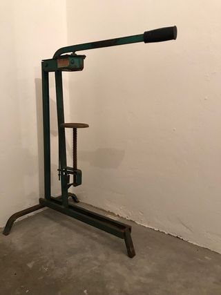 Macchina tappabottiglie