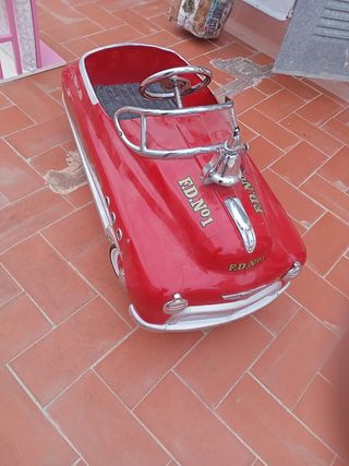 Cochecito de bomberos a pedales