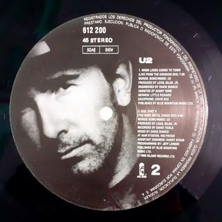 Discos de vinilo de U2 de 1983 y 1989.
