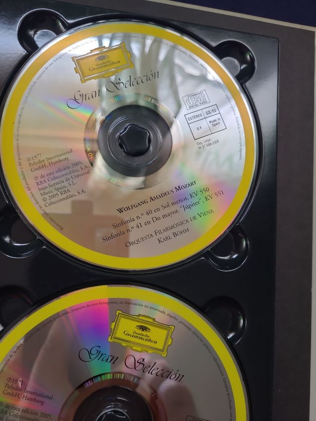 W.A. Mozart. 2 CD: Requiem y 2 Sinfonías