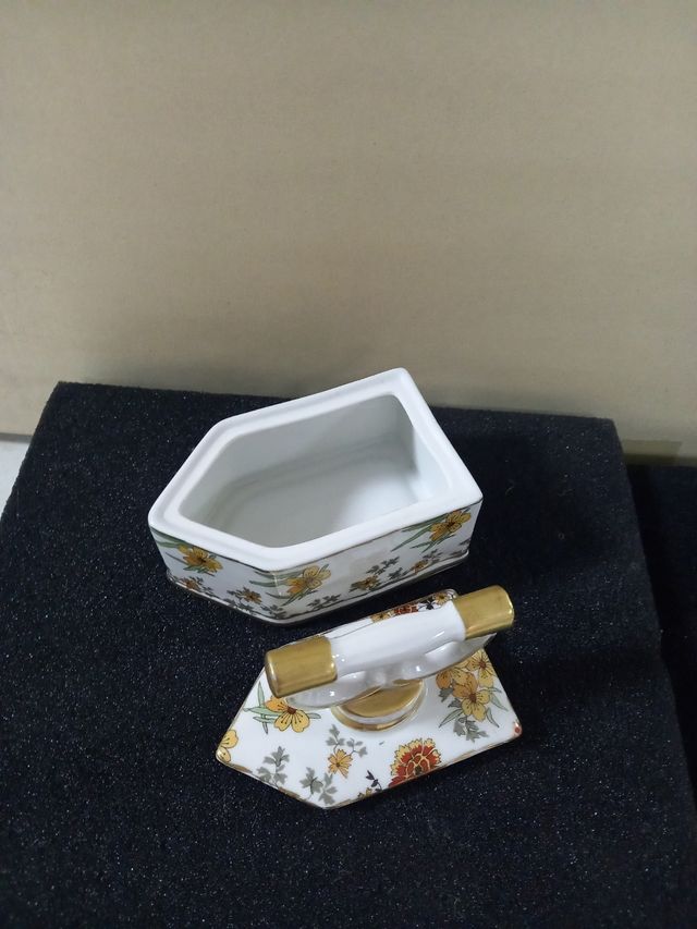 Piatto antico in porcellana