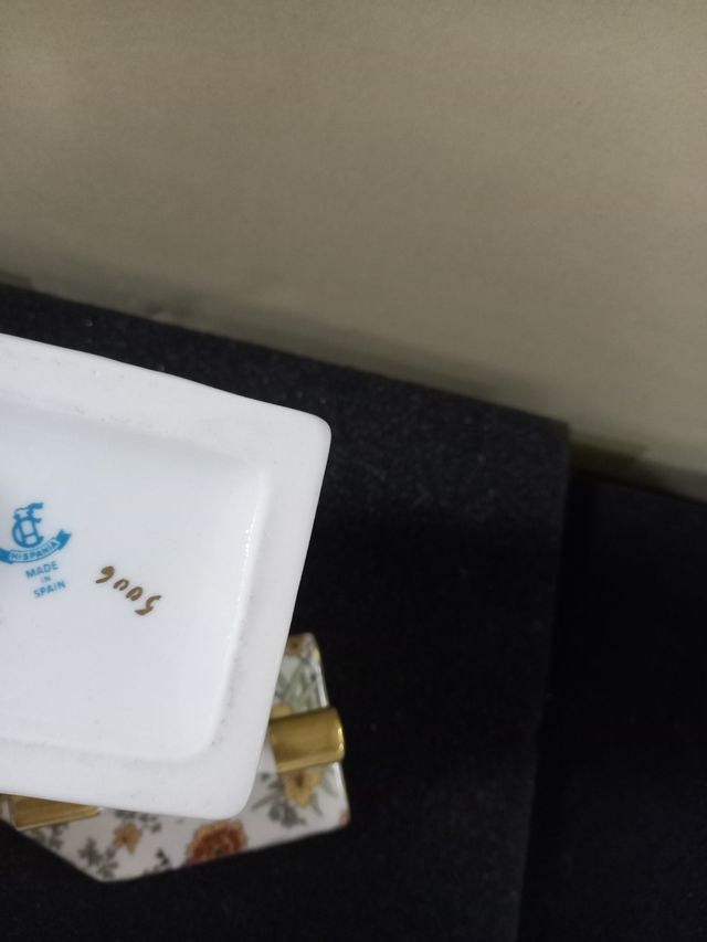 Piatto antico in porcellana