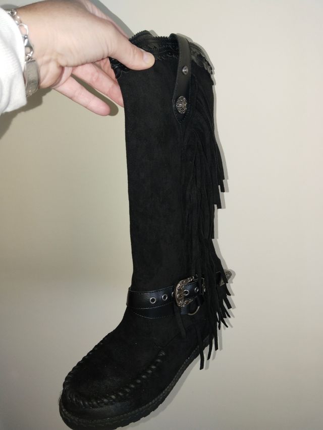 Botas con flecos