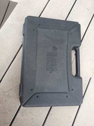 Estuche de brocas y destornillador DECKER