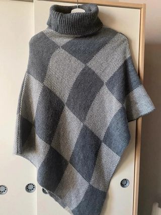 poncho grigio a scacchi