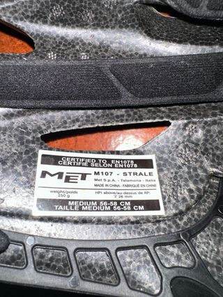 Casco MET talla M.