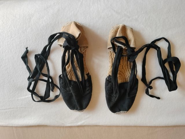 Alpargata negra fallero