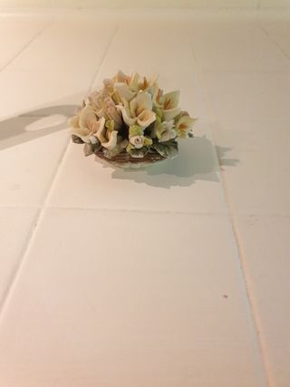 Cestino fiori in Capodimonte