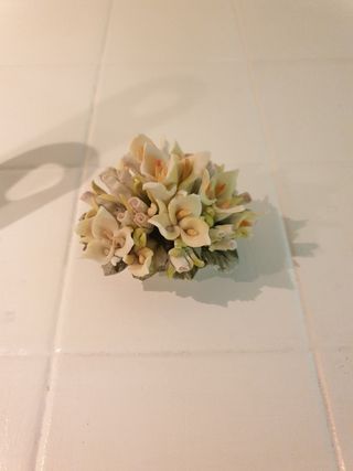 Cestino fiori in Capodimonte