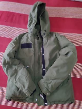 Chaqueta  verde militar Bershka 