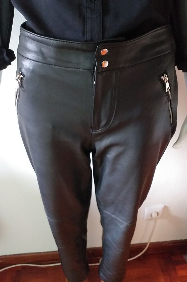 Pantalón efecto piel Zara