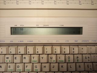 Máquina de escribir electrónica BROTHER.