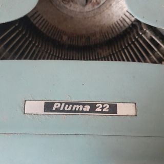 Maquina de escribir antigua olivetti pluma 22