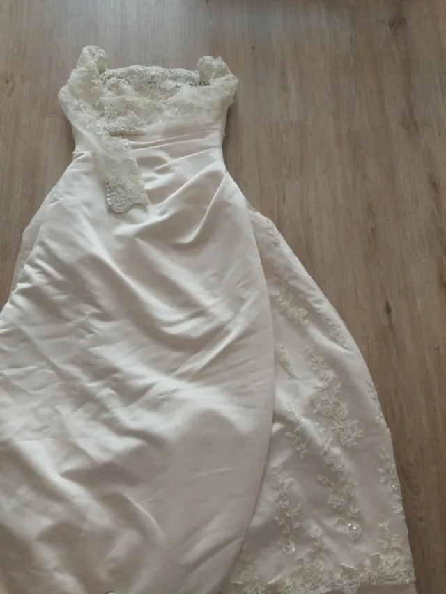 Vestido novia Pronovias, color marfil. Modelo Rubí