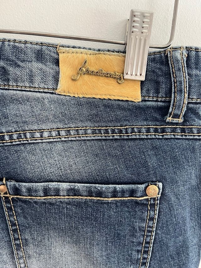 Vaquero pitillo rotos con detalles