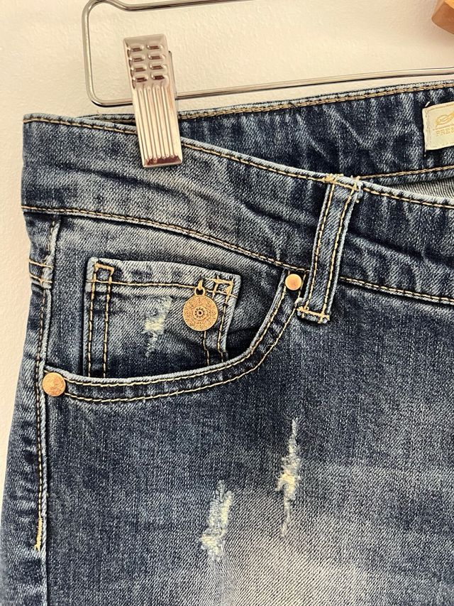 Vaquero pitillo rotos con detalles