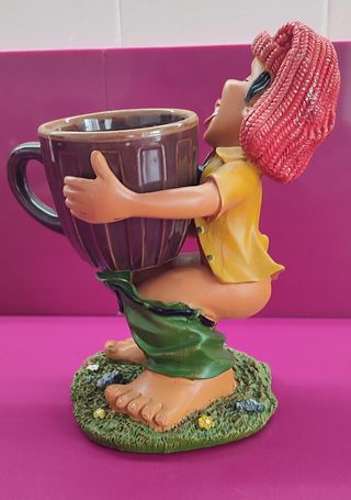 Figura rastafari con taza
