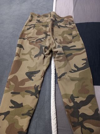 Pantalón militar Bershka 