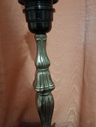 Pie de lampara plata.