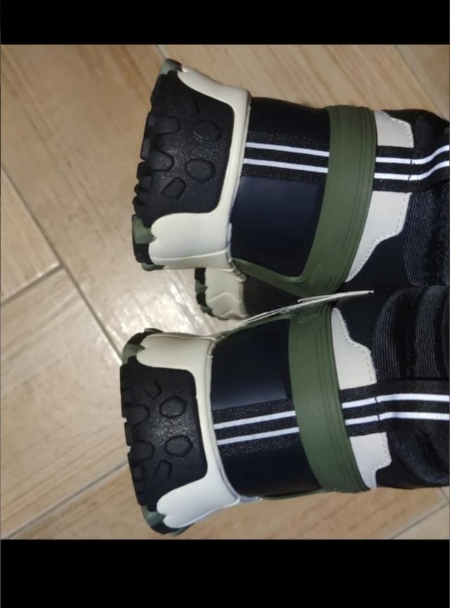 Calzado montaña Zara