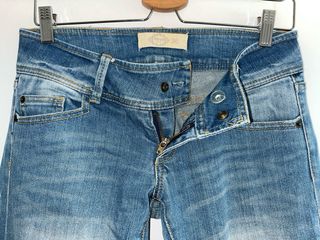 pantalón Vaquero con botón de clip