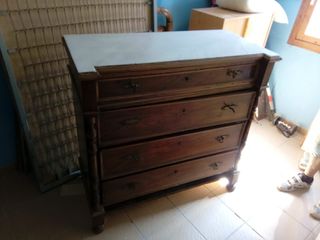 Cómoda antigua