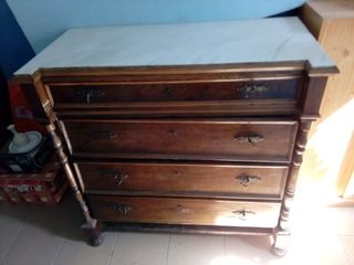 Cómoda antigua