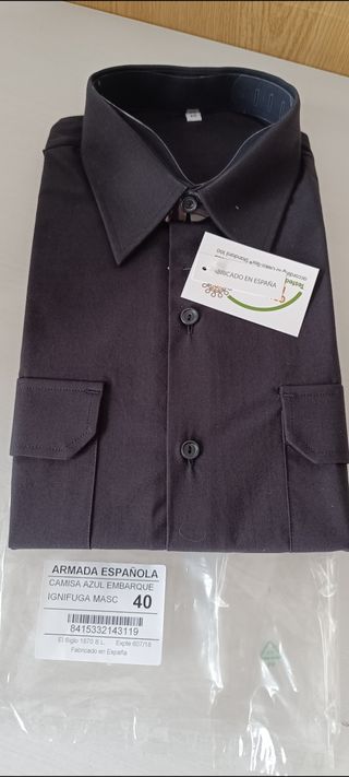 Camisas militares masculinas y femeninas.