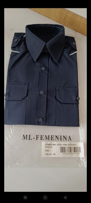 Camisas militares masculinas y femeninas.