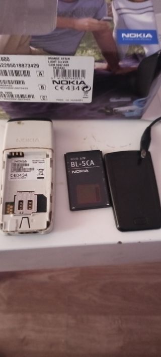 Teléfono Móvil Nokia 1110 i .