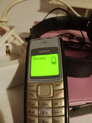 Teléfono Móvil Nokia 1110 i .