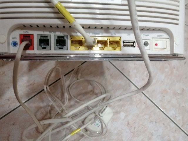 Modem ADSL Vodafone Model HG553 con chiavetta USB