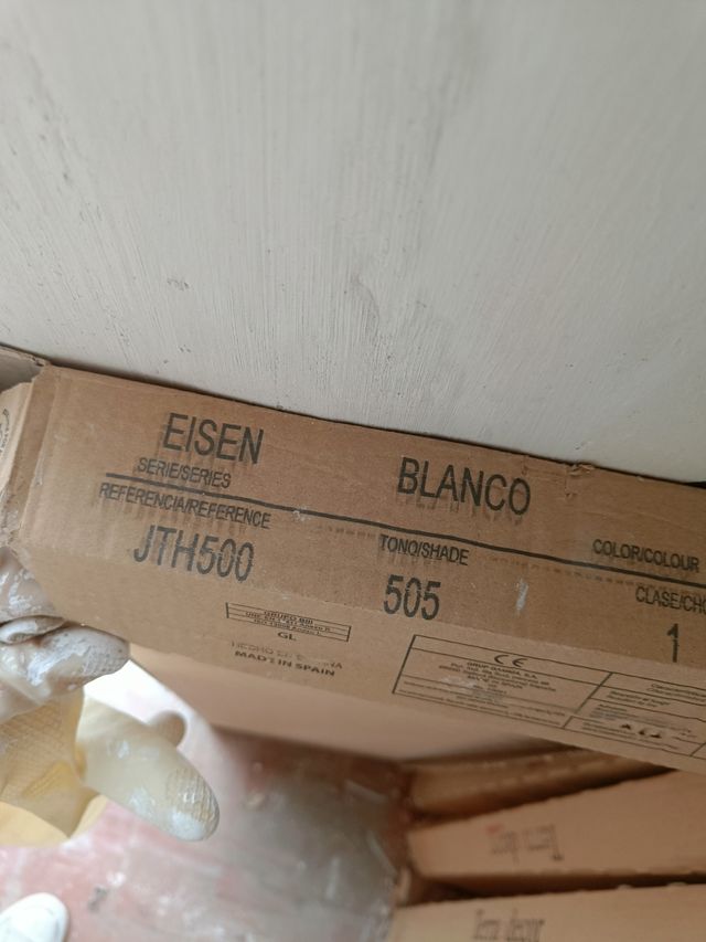 Baldosa de pared nueva