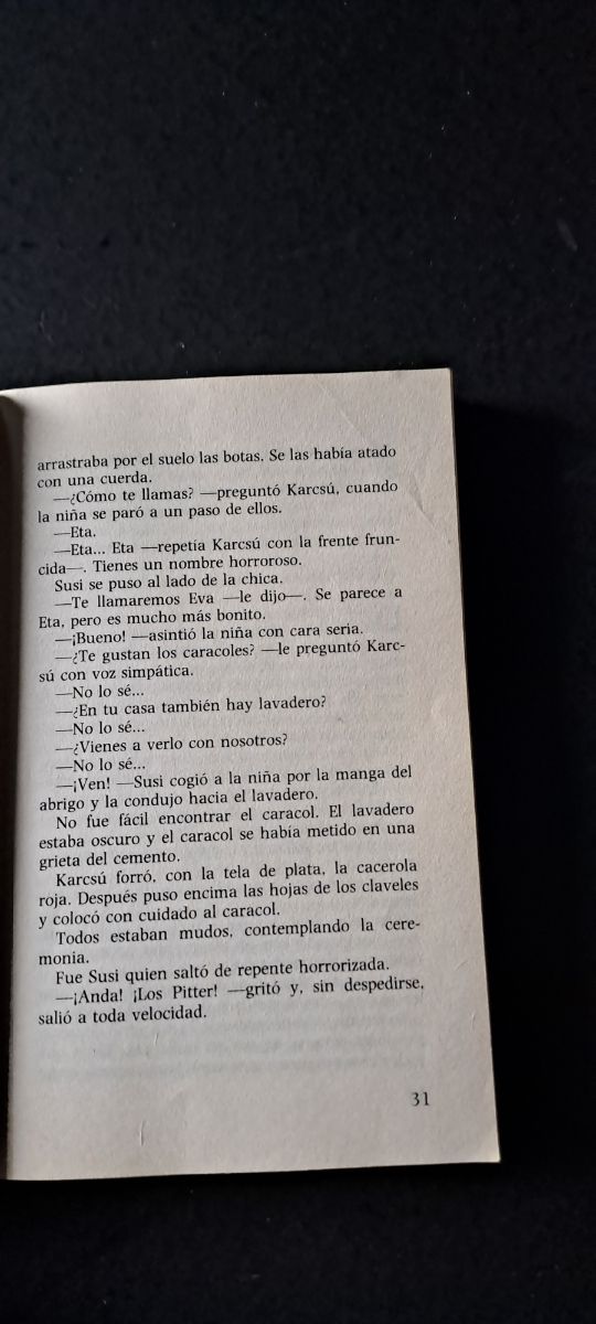 Libro "A la izquierda de la escalera"