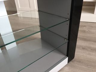 Mesa de TV con ruedas