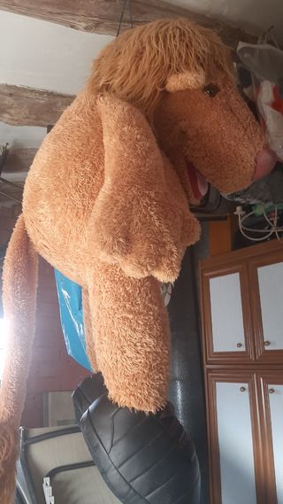 Peluche gigante Leon R. Zaragoza