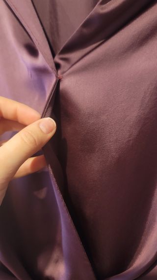 Vestido satinado cruzado Zara morado