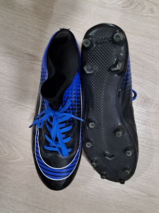⚽Botas de futbol azul y negras⚽