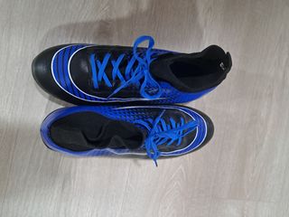 ⚽Botas de futbol azul y negras⚽