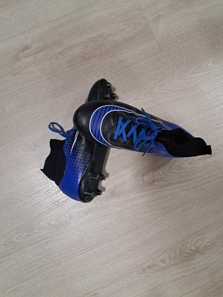 ⚽Botas de futbol azul y negras⚽