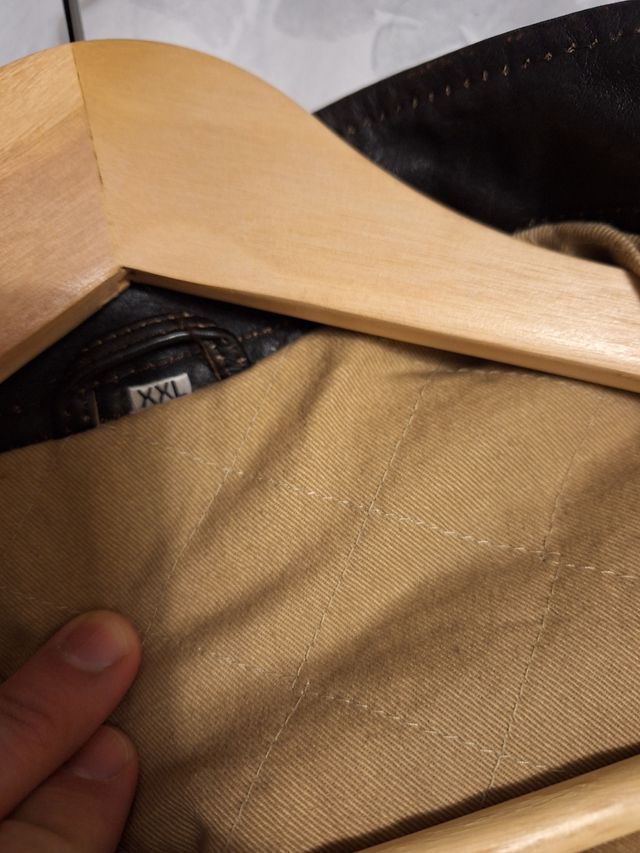 Cazadora estilo motera