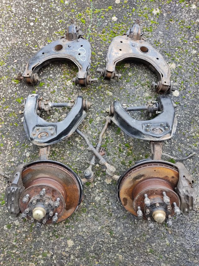 Trapecios y Bujes con pinzas de freno