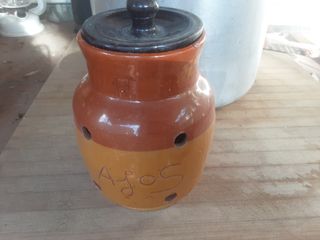 Antiguo Bote de Cerámica para Ajos.