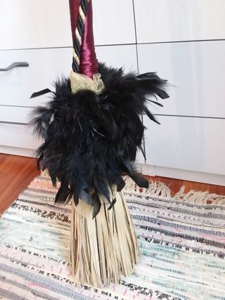 Escoba disfraz de bruja adulto