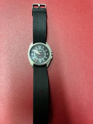 Reloj  NATIONAL GEOGRAPHIC en ac y caucho.