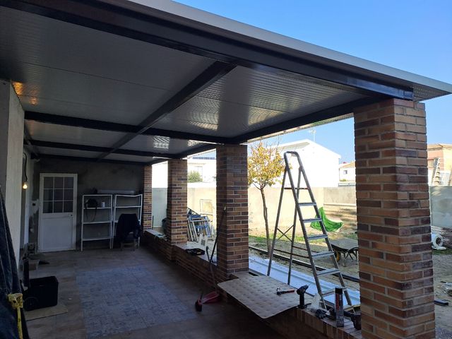 Puertas ventanas porches panel sanwich